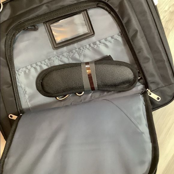 NWOT KENSINGTON BLACK LAPTOP BAG * - Picture 5 of 7